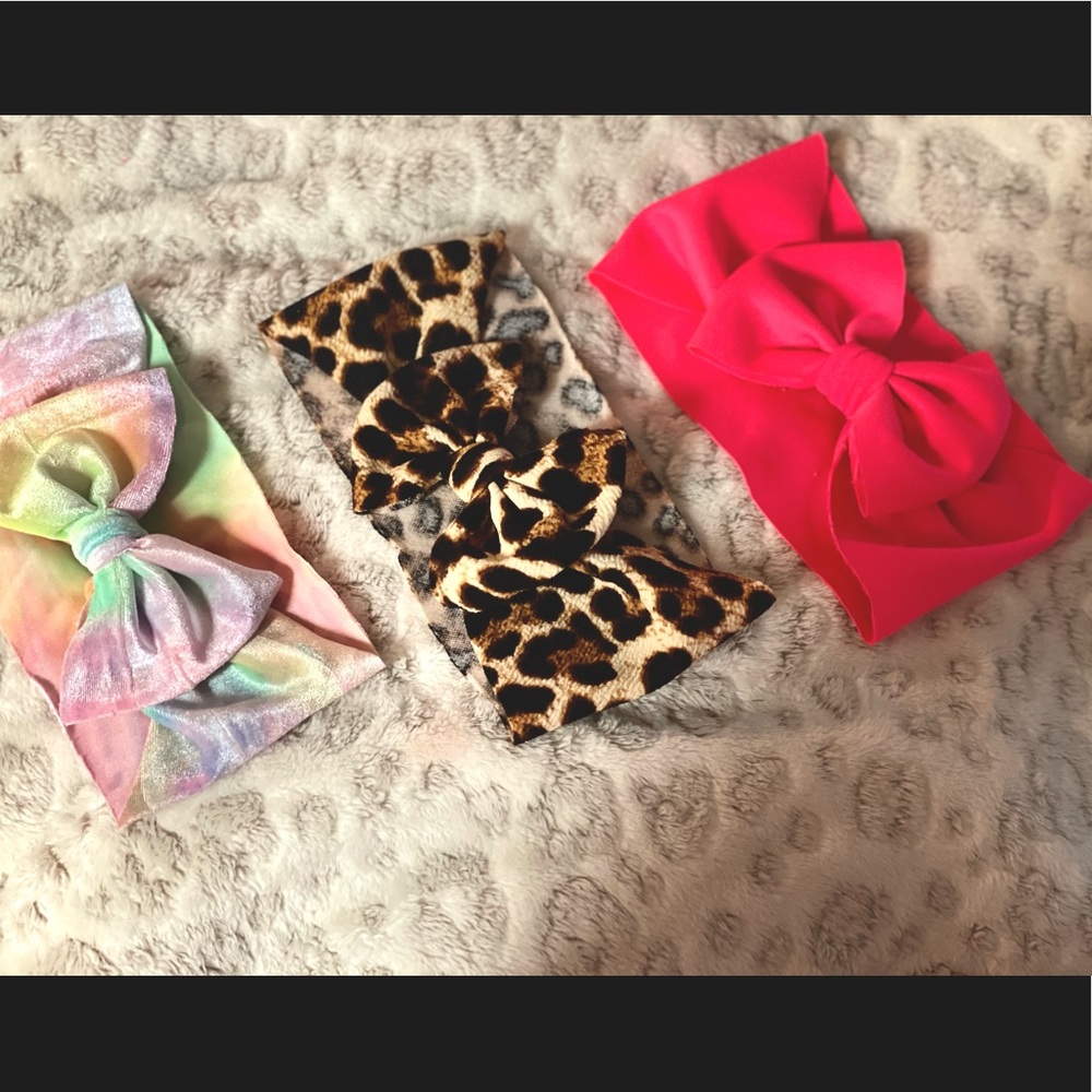 Multiple headband bows